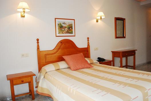 Hostal Universal เบนาเบนเต ภายนอก รูปภาพ