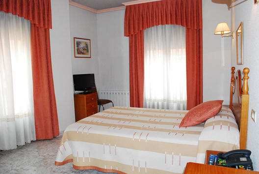 Hostal Universal เบนาเบนเต ภายนอก รูปภาพ